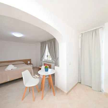 Aida Luxury & Guest house
