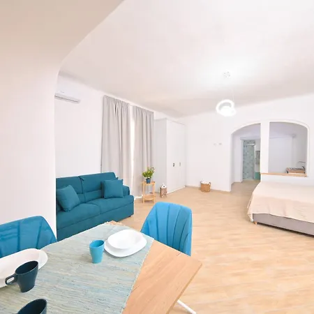 Aida Luxury & Gasthuis 3*