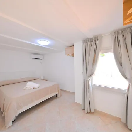 Aida Luxury & בית הארחה